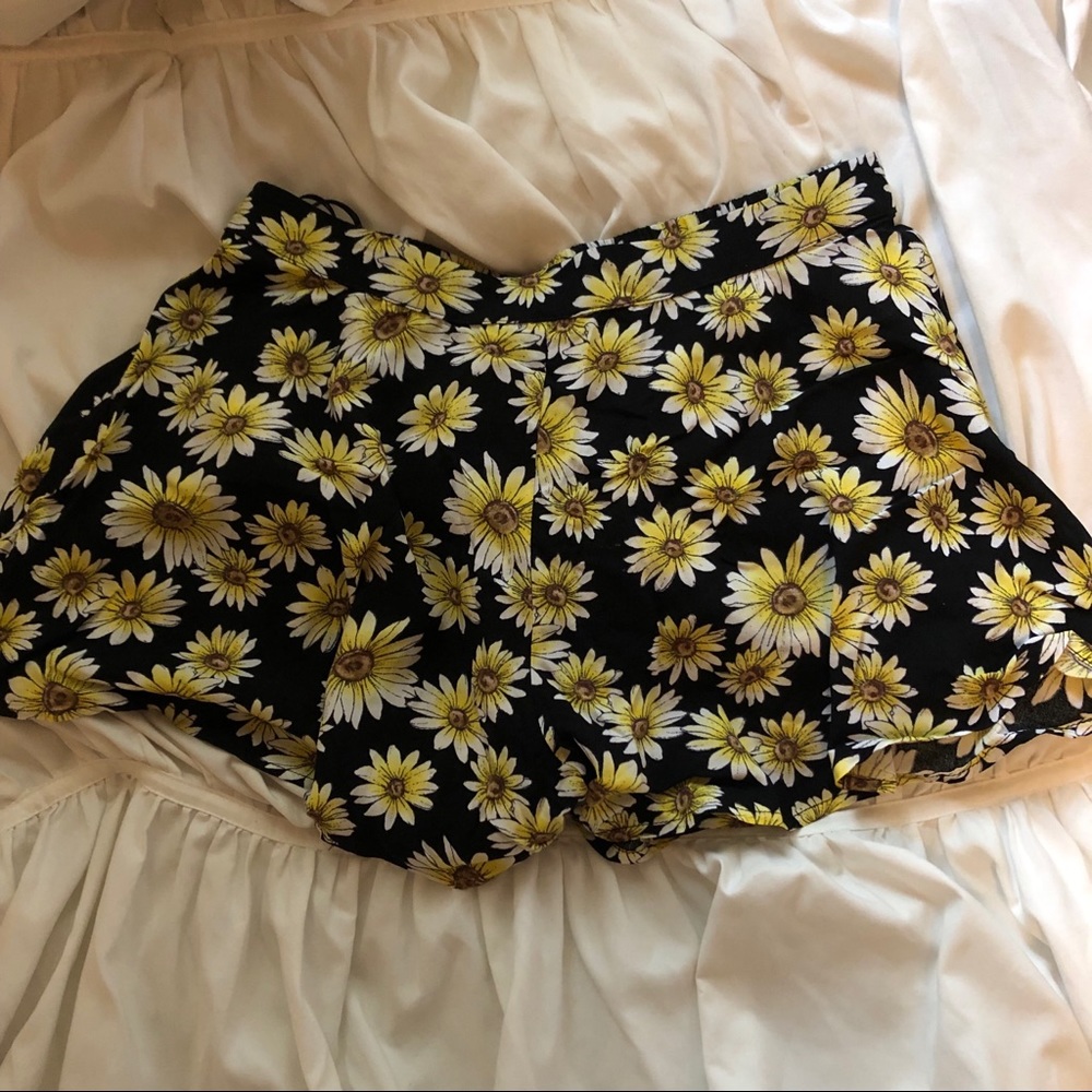 Forever 21 Floral Skirt/Skort - Picture 4 of 8